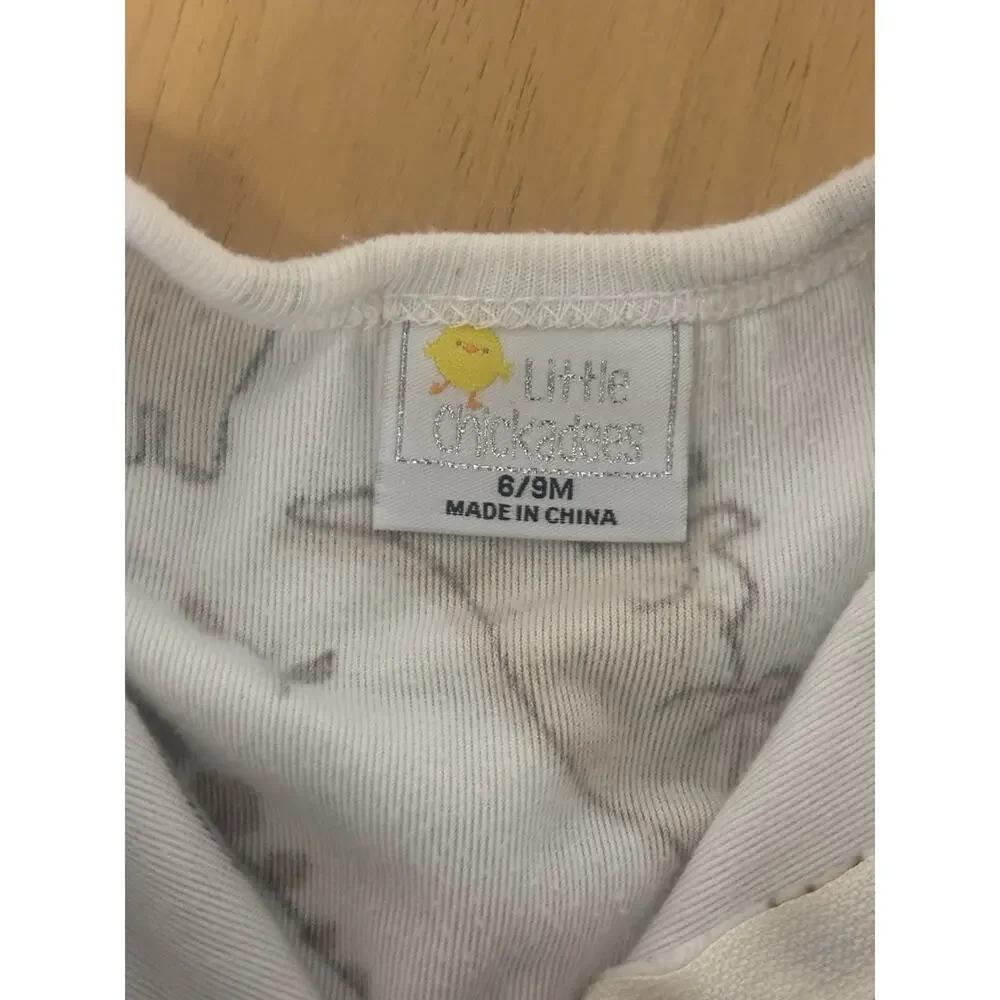 Infant Tan Long Sleeve One Piece W/Dinosaurs Size 6-9 Months Pre Owned. (E3)